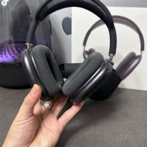 Black Apple AirPods Max Over-ear Headphones