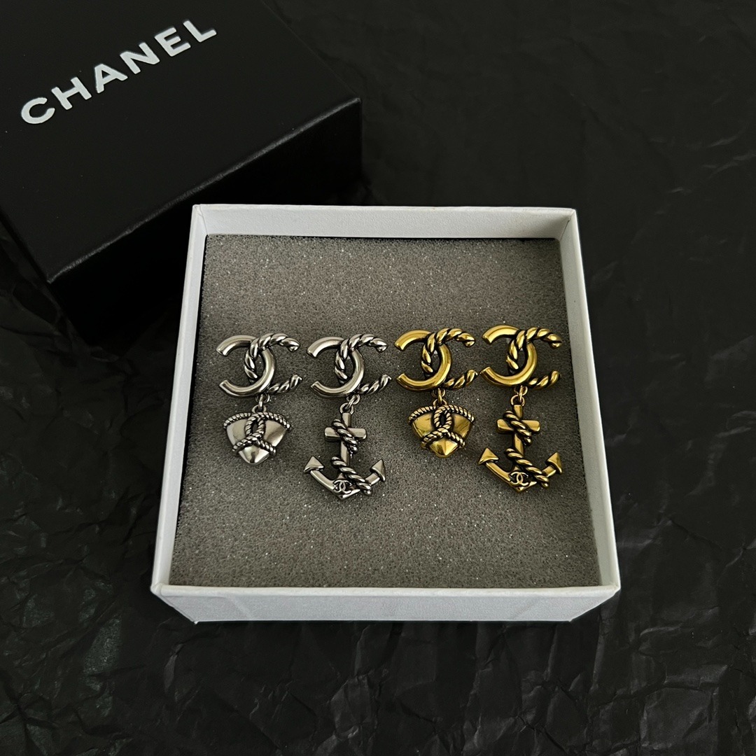 Chanel Vintage Style Earrings Elegant Classic Luxury Design - Image 5