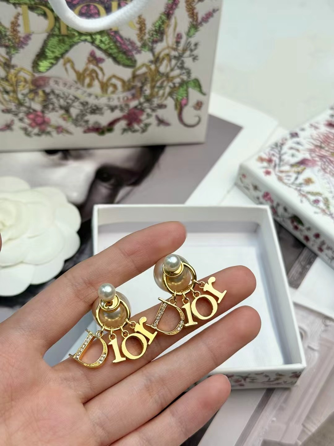 Dior Letter Pearl Earrings – Gold-Plated Elegant Luxury Design