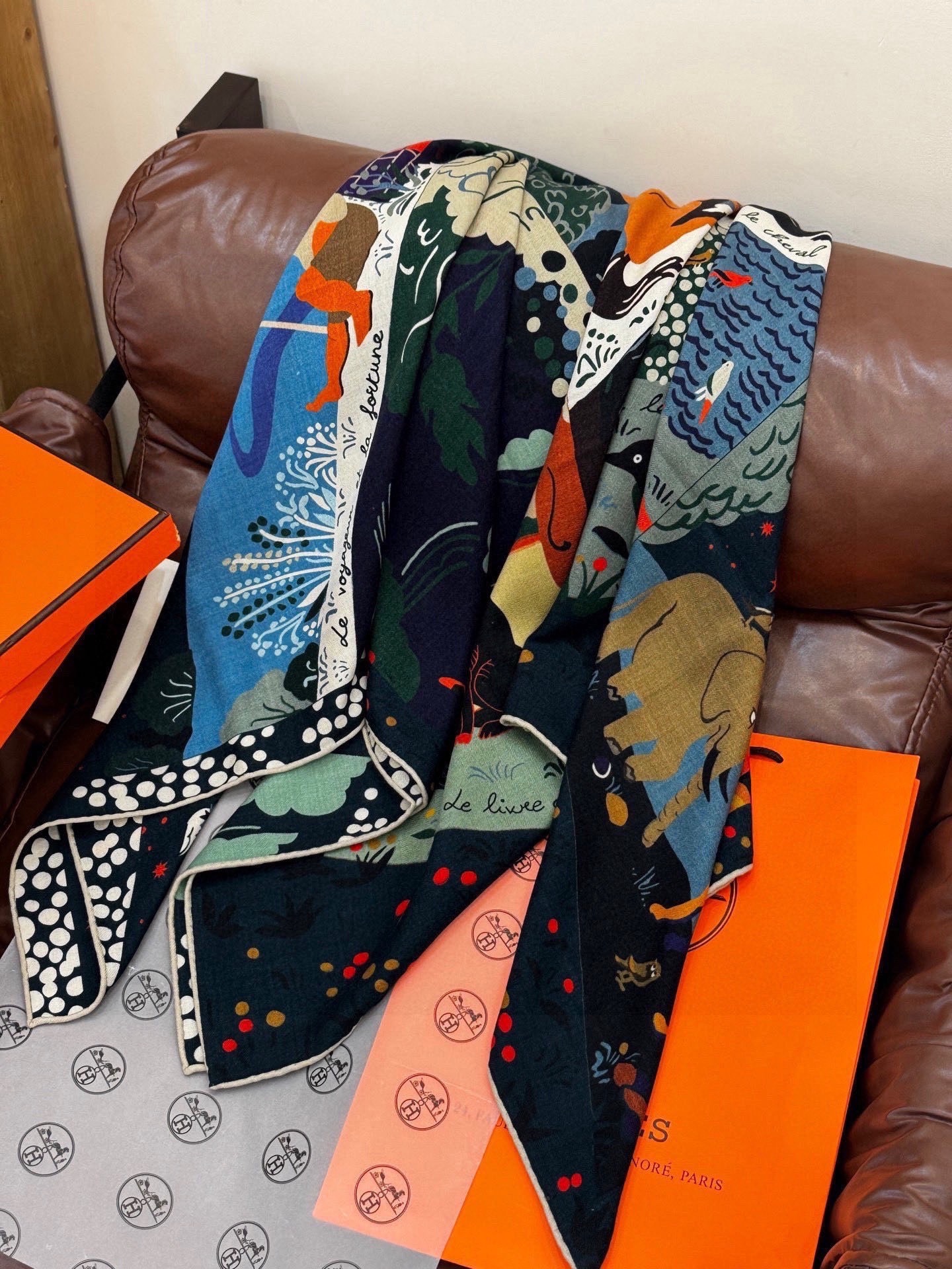 New Arrival 140cm Velvet Square Scarf Double Sided Same Color Premium Cashmere Silk Blend - Image 3