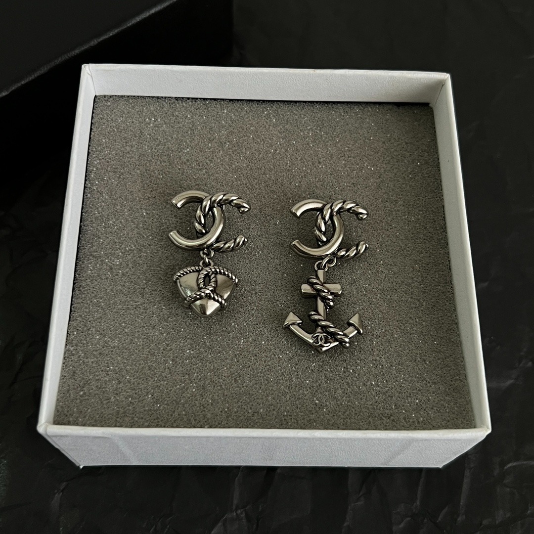 Chanel Vintage Style Earrings Elegant Classic Luxury Design