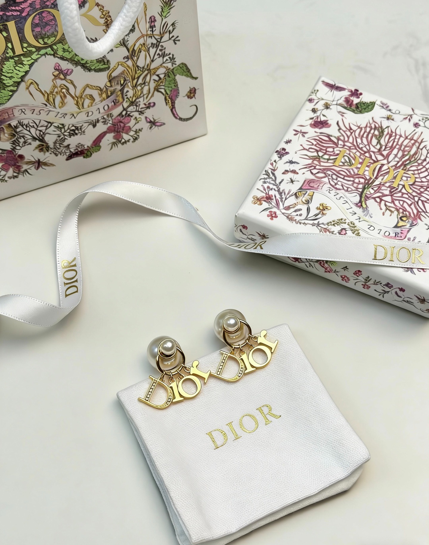 Dior Letter Pearl Earrings – Gold-Plated Elegant Luxury Design - Image 3