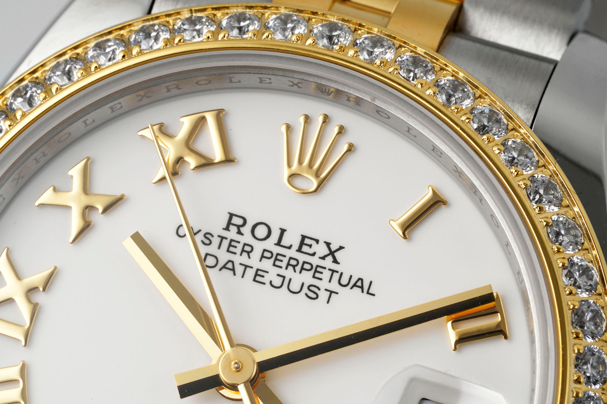 Precision Detail Luxury Watch – Solid Weight Build for Authentic Feel - Image 2