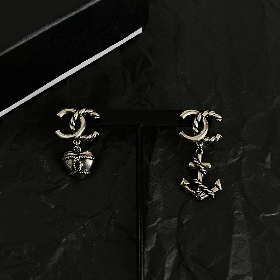 Chanel Vintage Style Earrings Elegant Classic Luxury Design - Image 2