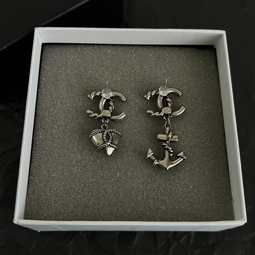 Chanel Vintage Style Earrings Elegant Classic Luxury Design - Image 3
