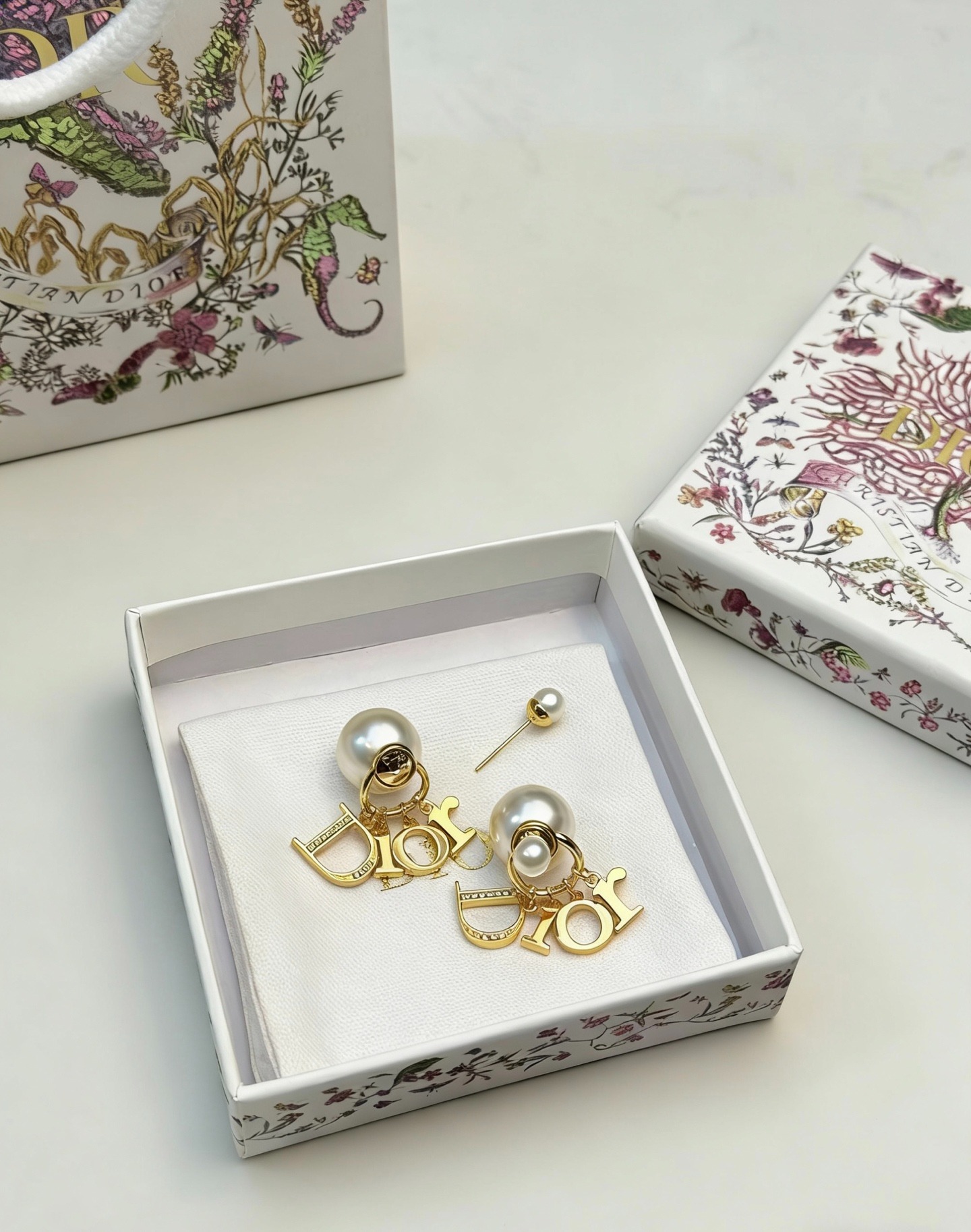 Dior Letter Pearl Earrings – Gold-Plated Elegant Luxury Design - Image 4