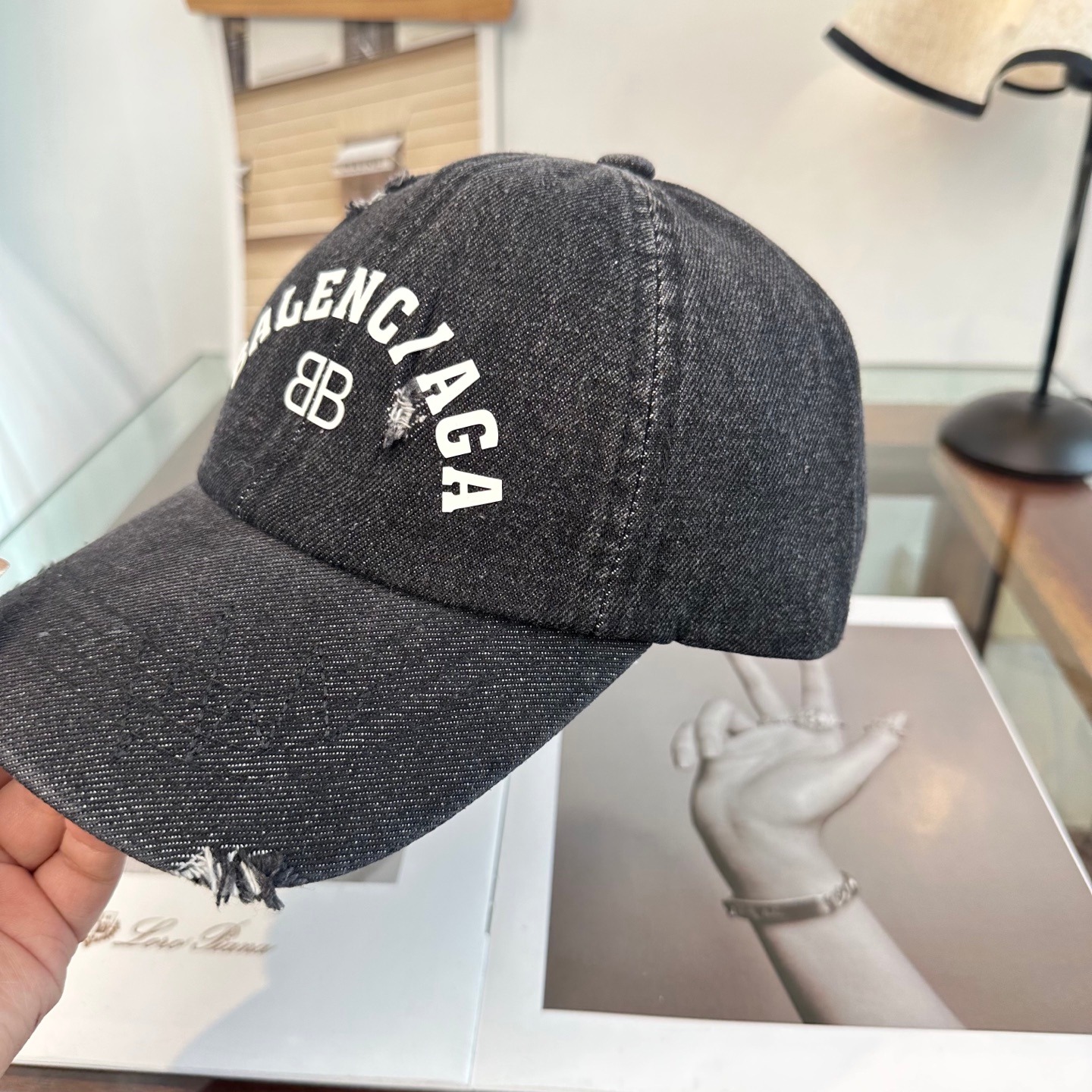 Letter Logo Baseball Cap – New Arrival Minimal Fashion Unisex Style - Image 3