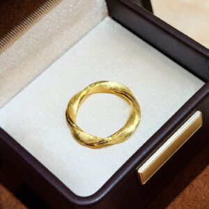 Spiral Rotating Frosted Ring Minimalist Luxury Spinner Statement Band