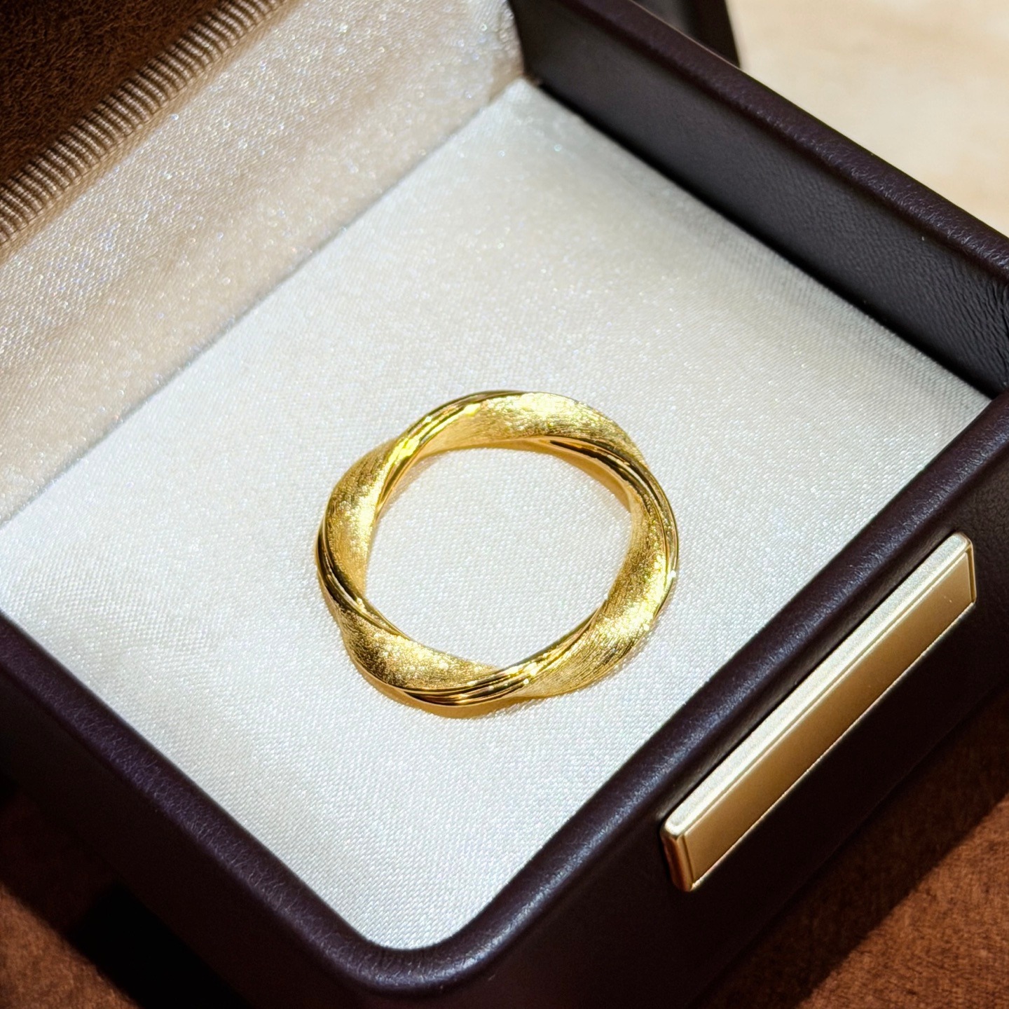 Spiral Rotating Frosted Ring Minimalist Luxury Spinner Statement Band