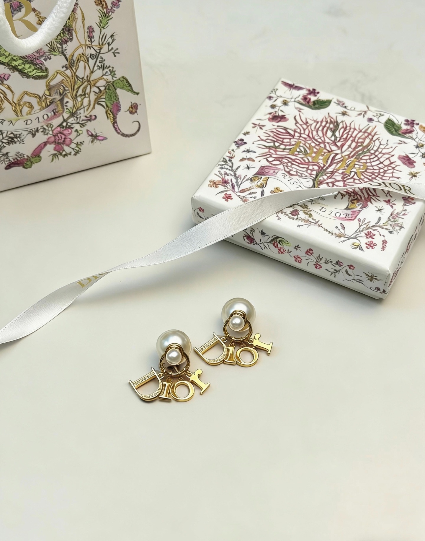 Dior Letter Pearl Earrings – Gold-Plated Elegant Luxury Design - Image 8