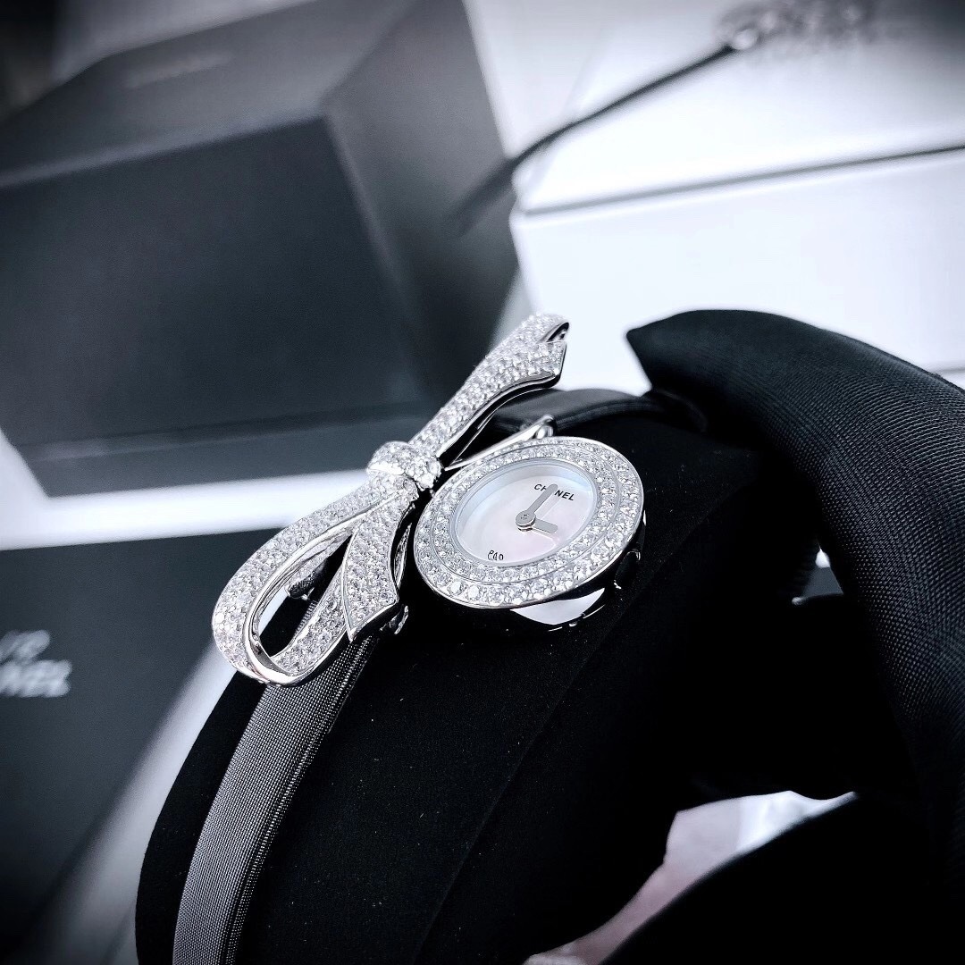 CHANEL RUBAN Collection Inspired by the Art of the Bow - Image 2