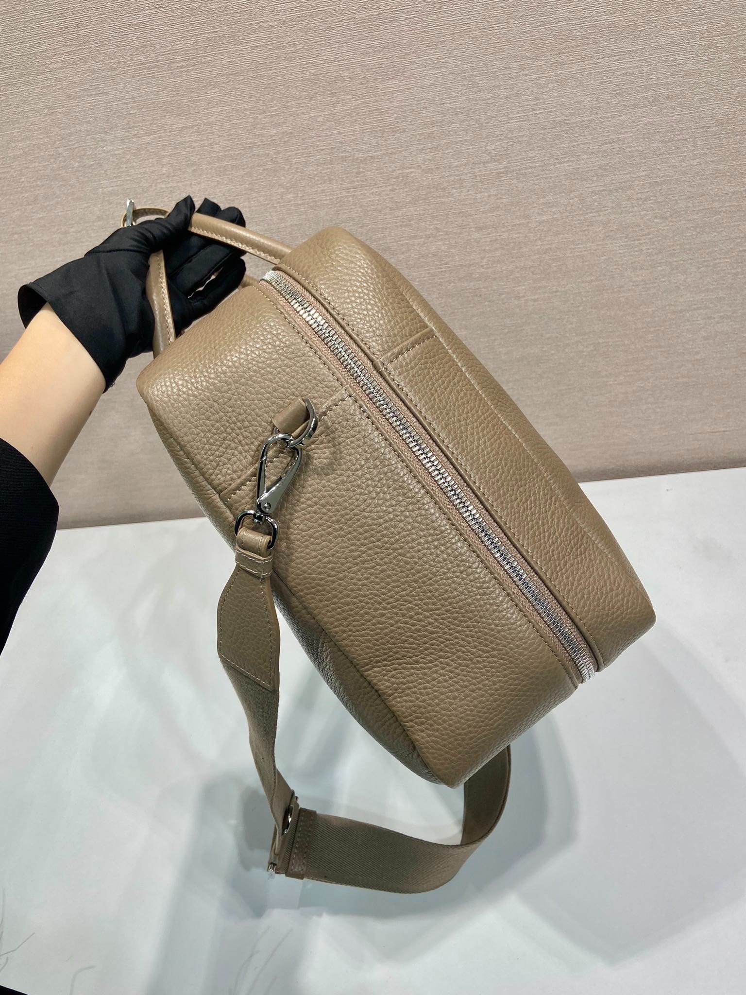 Premium Extra Large Deer Grain Leather Briefcase - Image 4