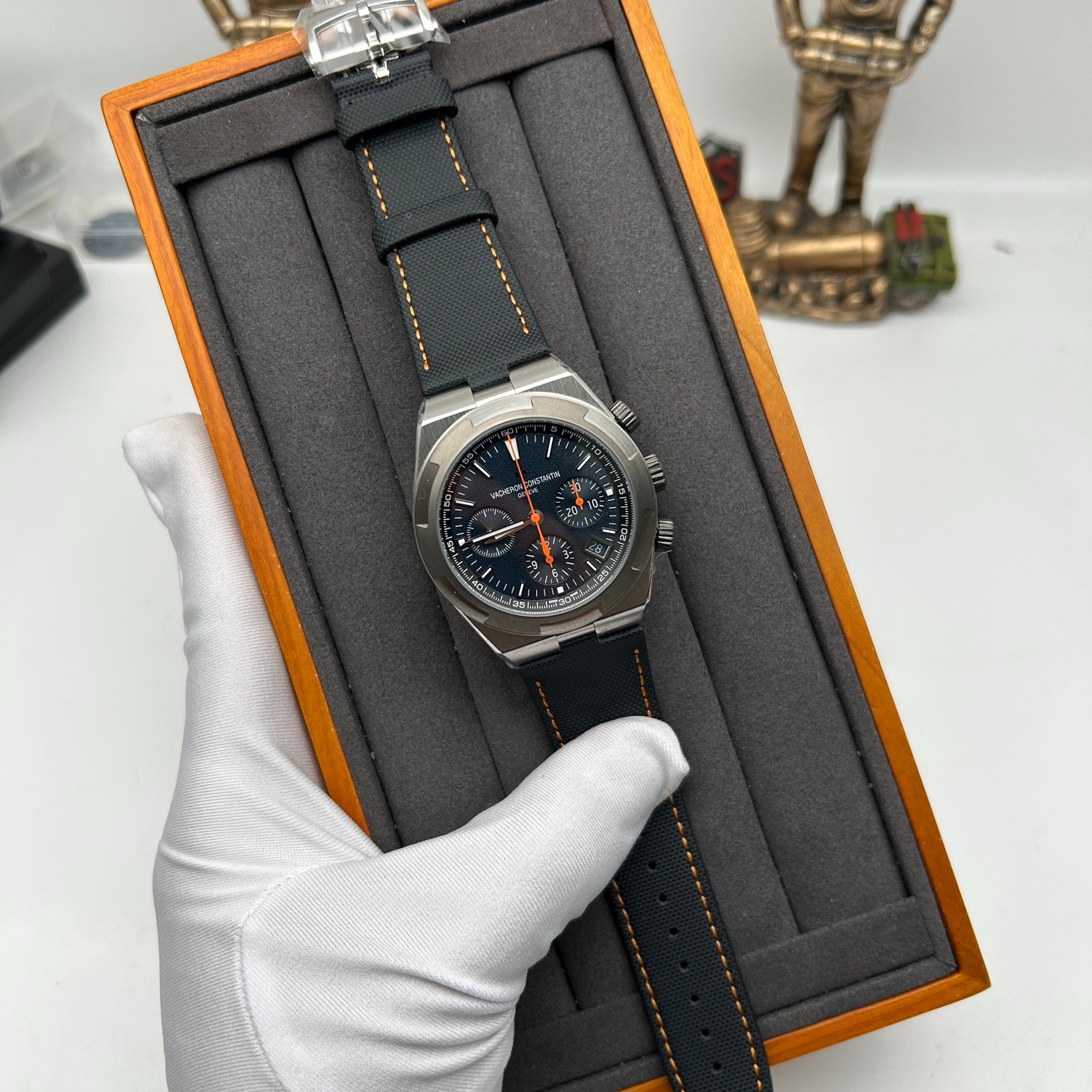 8F Vacheron Constantin Overseas Series Watch